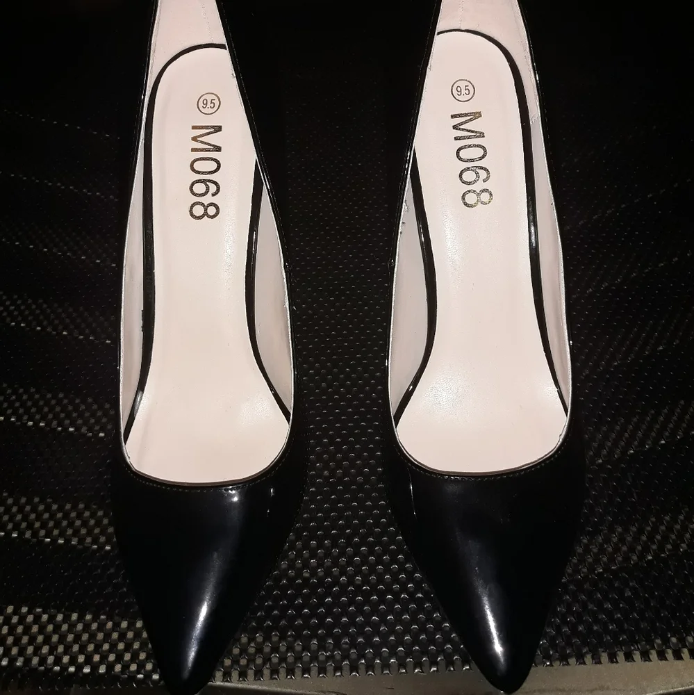 Heels - Picture 2 of 5
